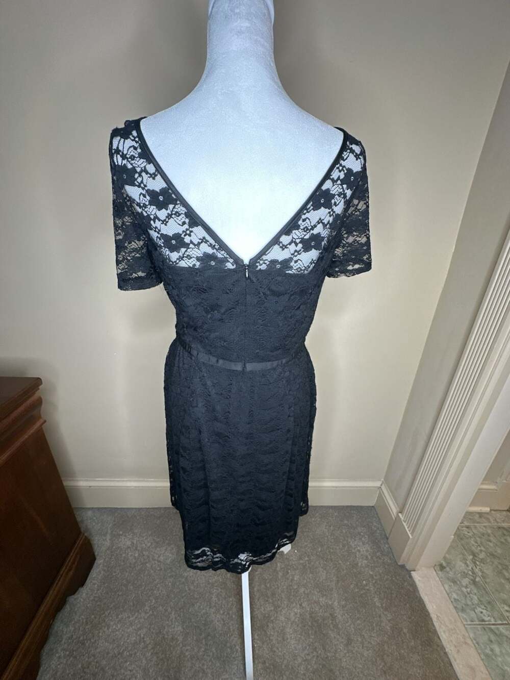 London Times Lace Overlay Dress Size 8 Black